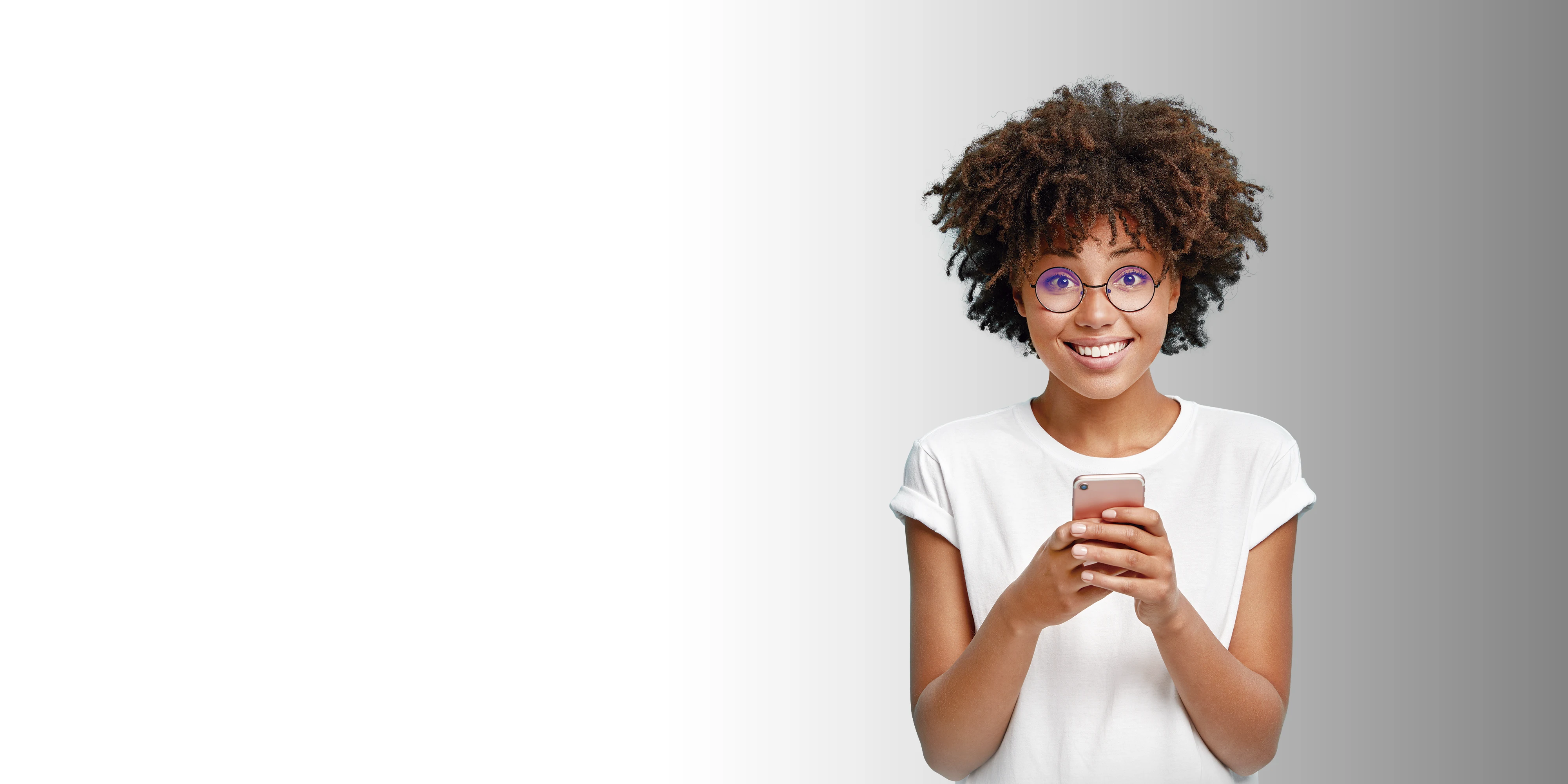 Mulher usando óculos